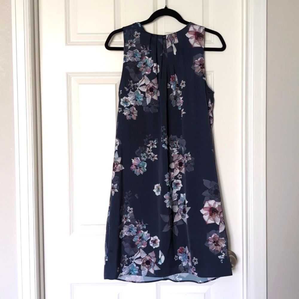 Sleeveless dress